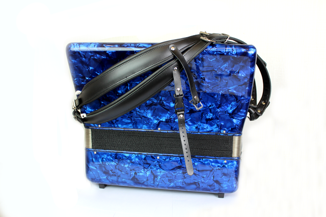Accordion strap with auxiliary strap
