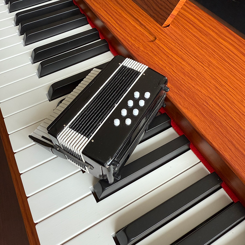 Accordion wood