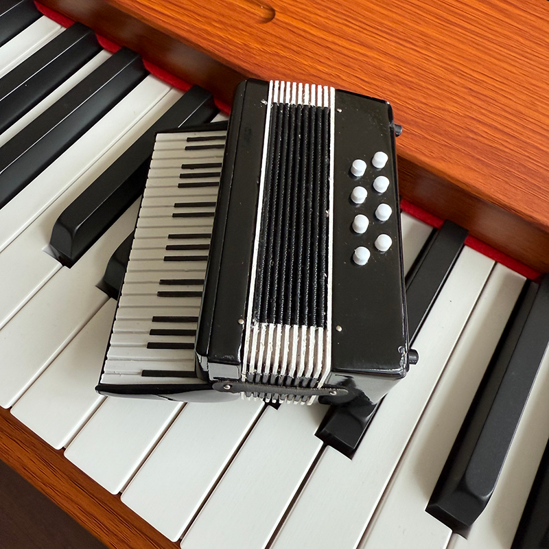Accordion wood